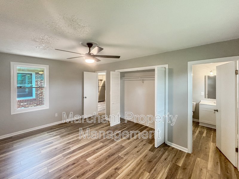 2BR/2BA Beautifully renovated duplex property image
