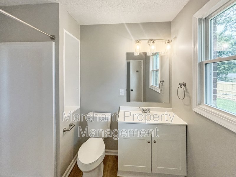 2BR/2BA Beautifully renovated duplex property image