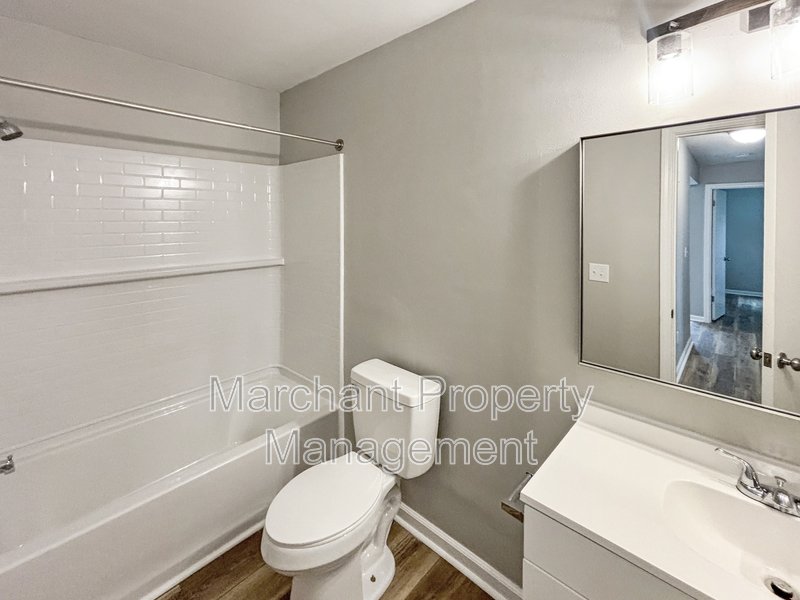 2BR/2BA Beautifully renovated duplex property image