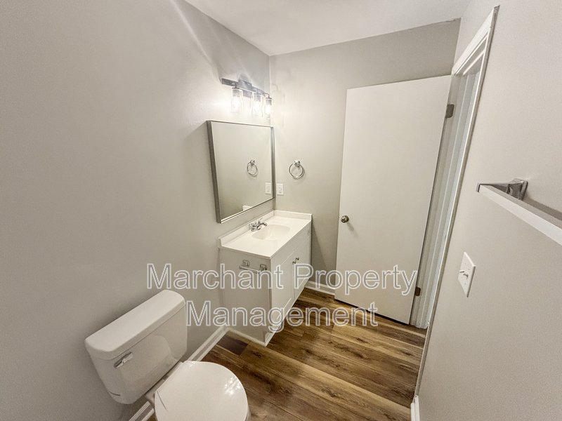 2BR/2BA Beautifully renovated duplex property image