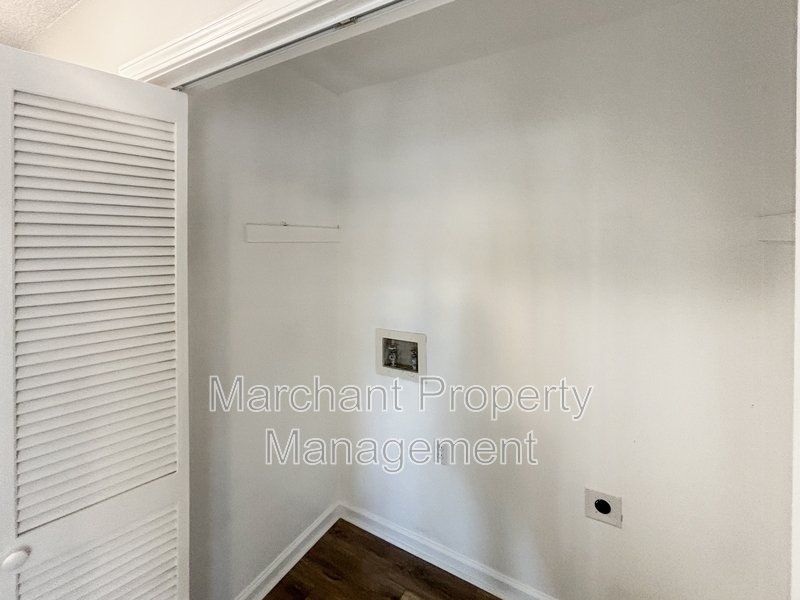 2BR/2BA Beautifully renovated duplex property image