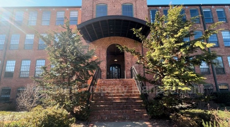 Don't miss the opportunity to call this condo your home! property image