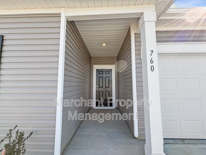 Brand-new modern home with patio, perfect for entertaining property image