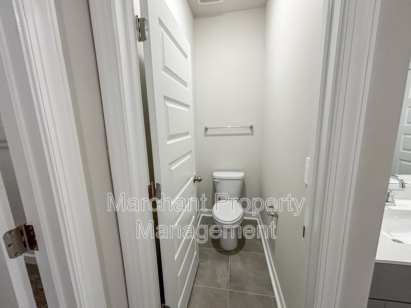 Brand-new modern home with patio, perfect for entertaining property image