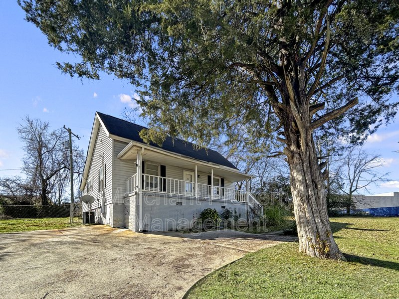 Beautifully remodeled 2 BR house in West Greenville property image