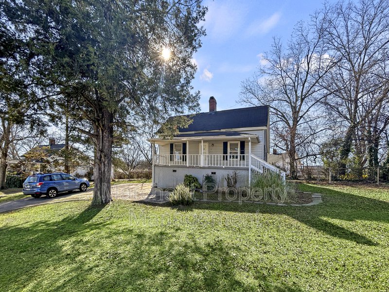 Beautifully remodeled 2 BR house in West Greenville property image