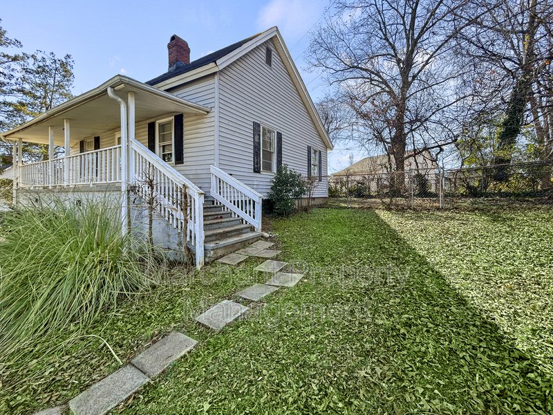 Beautifully remodeled 2 BR house in West Greenville property image