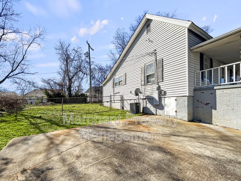 Beautifully remodeled 2 BR house in West Greenville property image