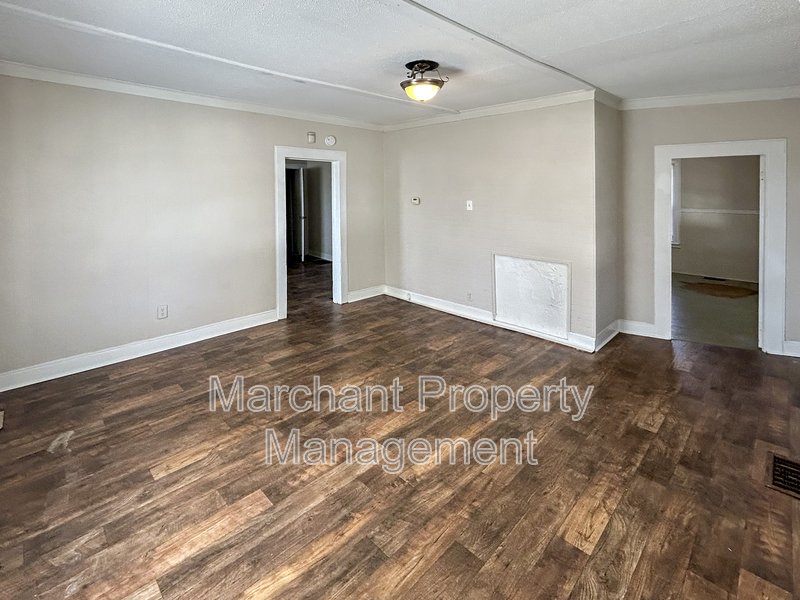 Beautifully remodeled 2 BR house in West Greenville property image