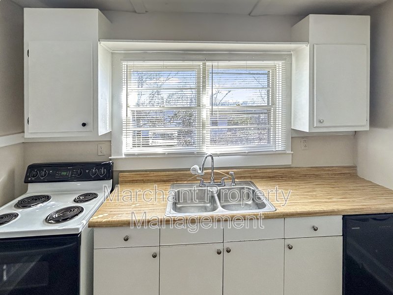 Beautifully remodeled 2 BR house in West Greenville property image