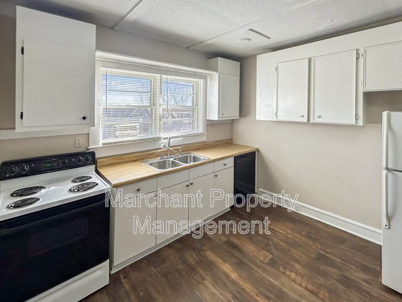 Beautifully remodeled 2 BR house in West Greenville property image