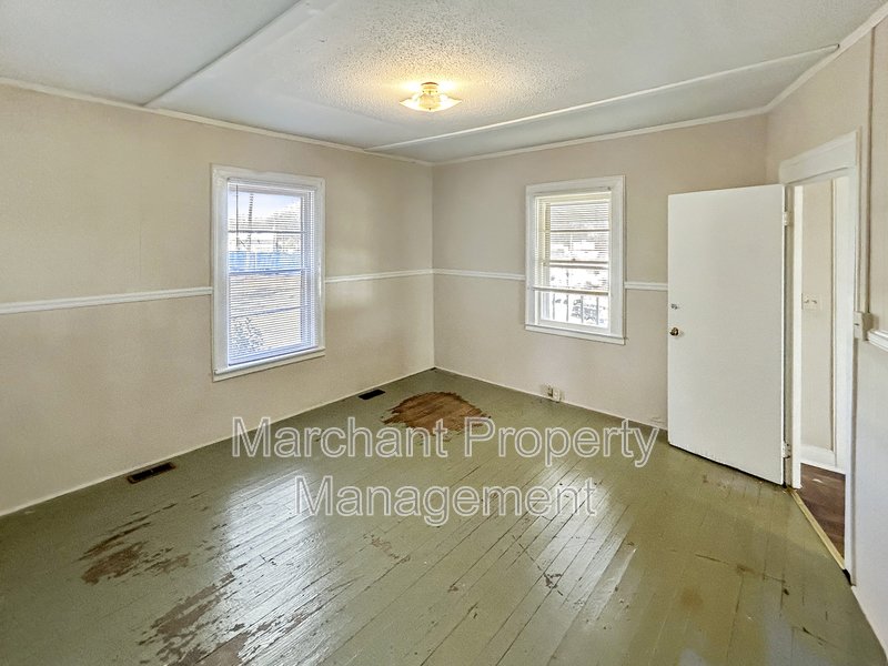 Beautifully remodeled 2 BR house in West Greenville property image