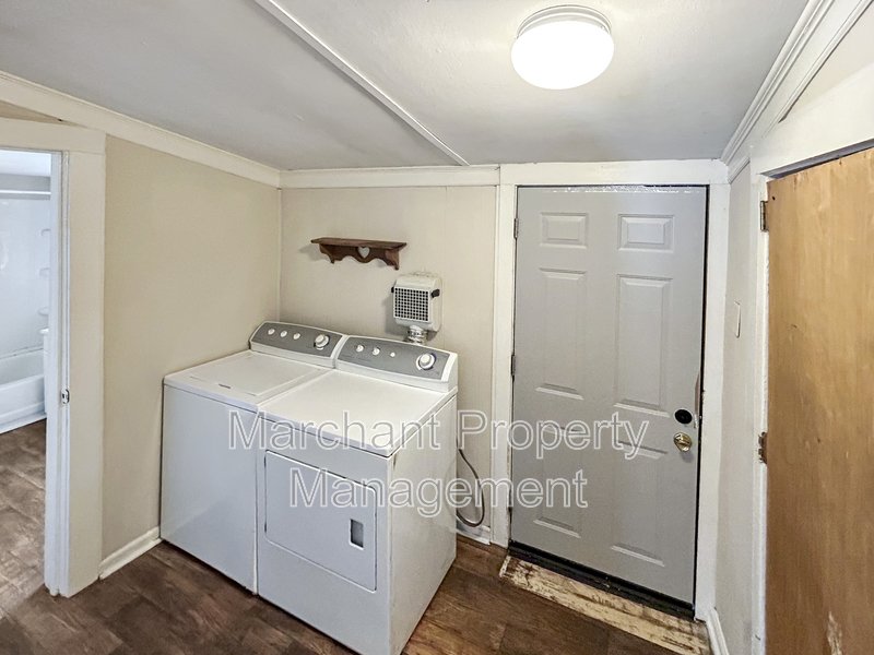 Beautifully remodeled 2 BR house in West Greenville property image