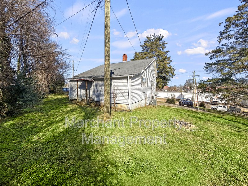 Beautifully remodeled 2 BR house in West Greenville property image