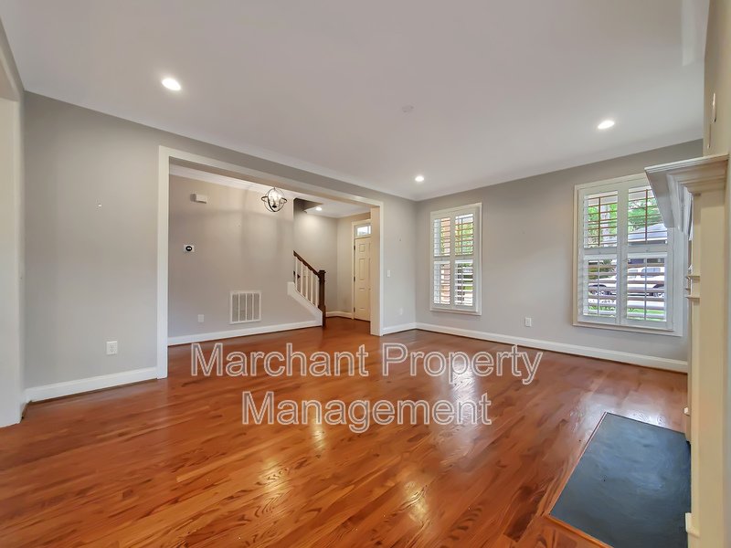 Don't miss out this 3BR, 2.5BA in North Main! property image