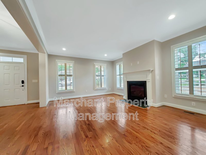 Don't miss out this 3BR, 2.5BA in North Main! property image