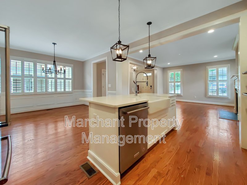 Don't miss out this 3BR, 2.5BA in North Main! property image