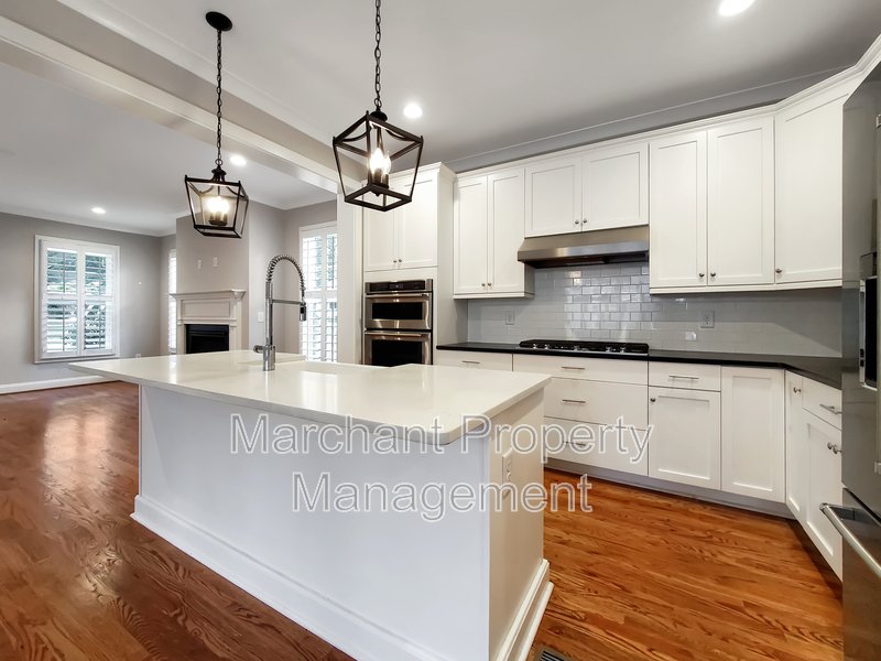 Don't miss out this 3BR, 2.5BA in North Main! property image