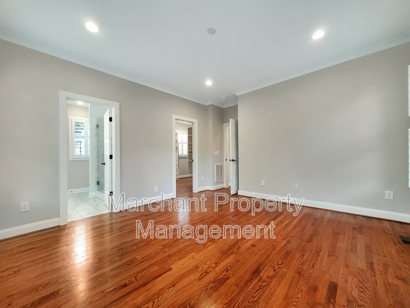 Don't miss out this 3BR, 2.5BA in North Main! property image