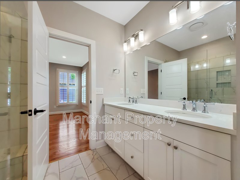 Don't miss out this 3BR, 2.5BA in North Main! property image