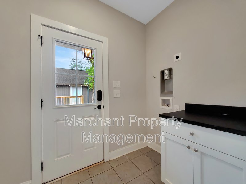 Don't miss out this 3BR, 2.5BA in North Main! property image