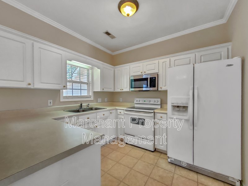 Desirable Town Home Community! property image