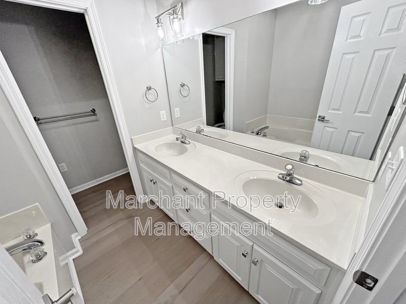 7 Waxwing Court property image