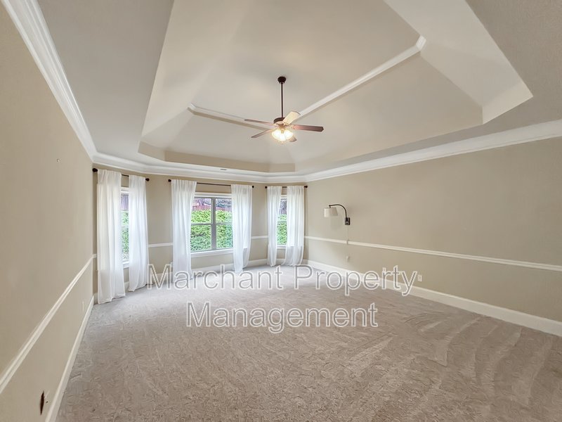 5BR 3.5BA Craftsman-style on cul-de-sac property image