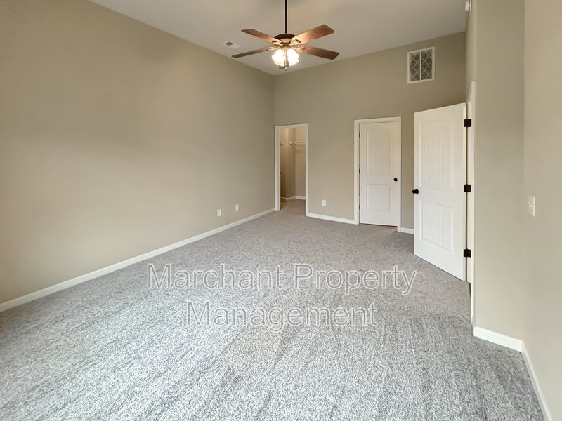 5BR 3.5BA Craftsman-style on cul-de-sac property image