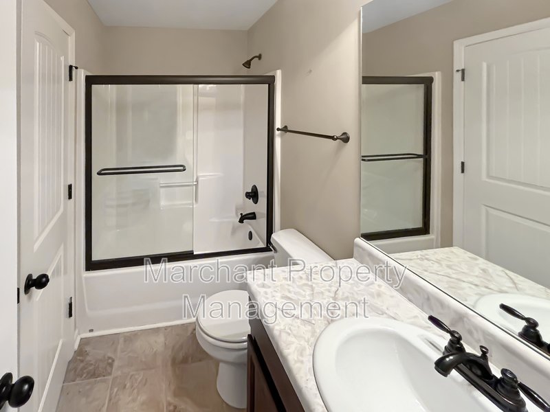 5BR 3.5BA Craftsman-style on cul-de-sac property image