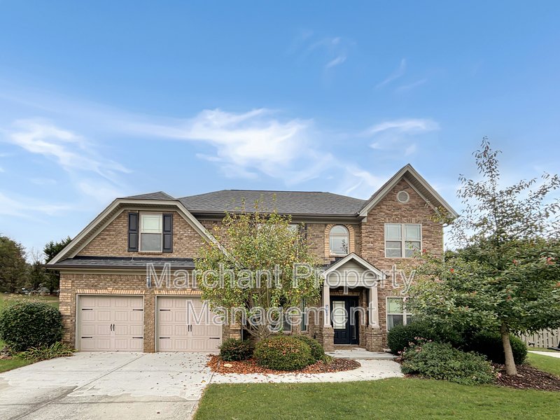 5BR 3.5BA Craftsman-style on cul-de-sac property image