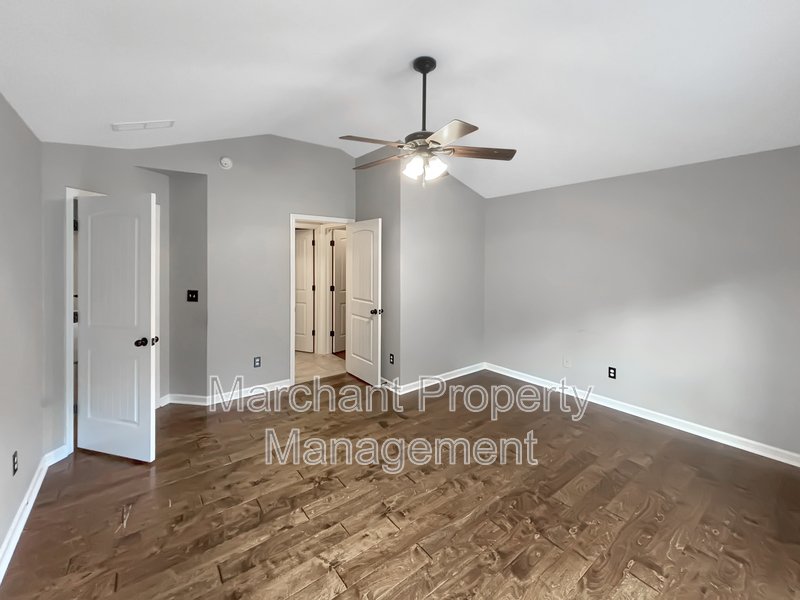 5BR 3.5BA Craftsman-style on cul-de-sac property image