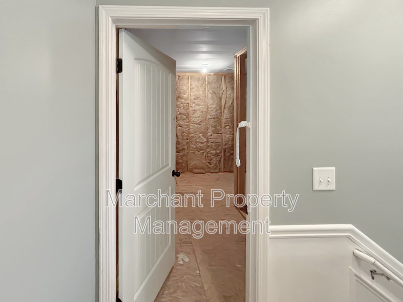 5BR 3.5BA Craftsman-style on cul-de-sac property image